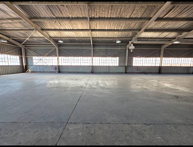 900M² WAREHOUSE FOR SALE IN ROBERTSHAM